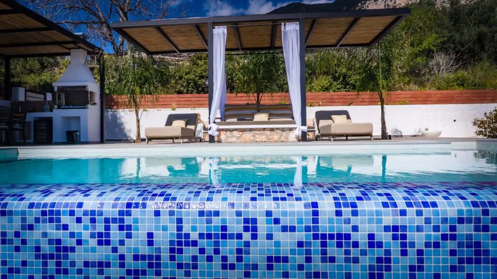 Image depicting the pool edge towards day bed